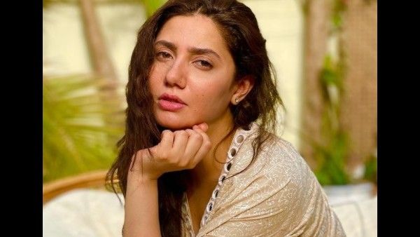 Mahira Khan Responds To Nose Job Rumours; Asks Cameraperson To Zoom In On Her Nose