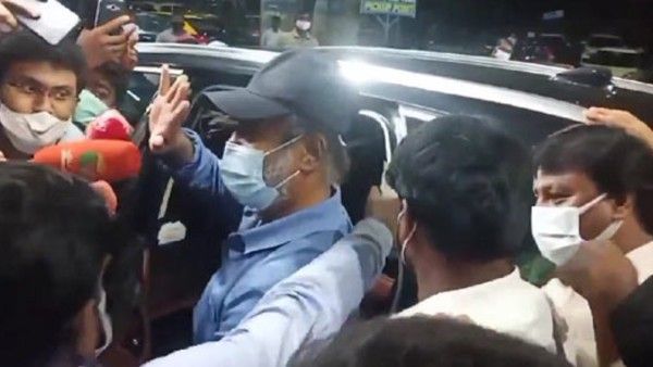 Rajinikanth Returns To Chennai; His Latest Pictures Take The Internet By Storm!