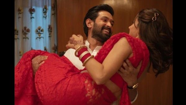 Vikrant Massey Clarifies He Wasn't Scared Of Performing Intimate Scenes With Taapsee; 'We Are Professionals'