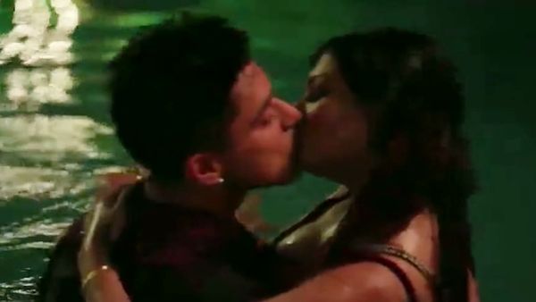 Bigg Boss OTT Contestant Pratik Sehajpal’s Unseen Kissing Video From Love School 3 Goes Viral; Watch