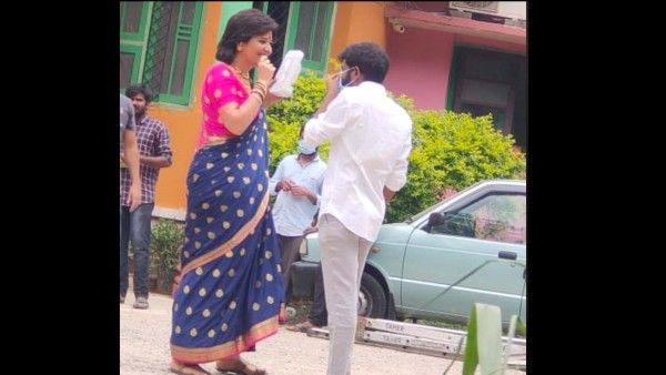 Pushpa: Anasuya Bharadwaj Looks Unrecognizable In This Leaked Picture From The Sets Of Allu Arjun Starrer