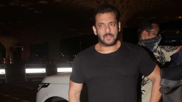 Tiger 3: Netizens Hail CISF Officer For Stopping Salman Khan For Check-In At Airport
