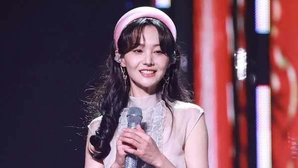 Top Chinese Actress Zheng Shuang Fined $46 Million For Tax Evasion