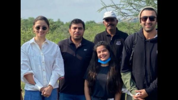 Alia Bhatt And Ranbir Kapoor Pose For Some Lovely Pictures With Their Fans At Sujan Jawai Camp In Jodhpur