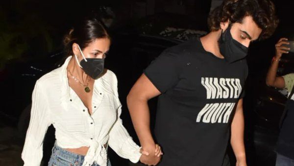 Malaika Arora & Beau Arjun Kapoor Spotted Out At A Dinner Date Hand In Hand