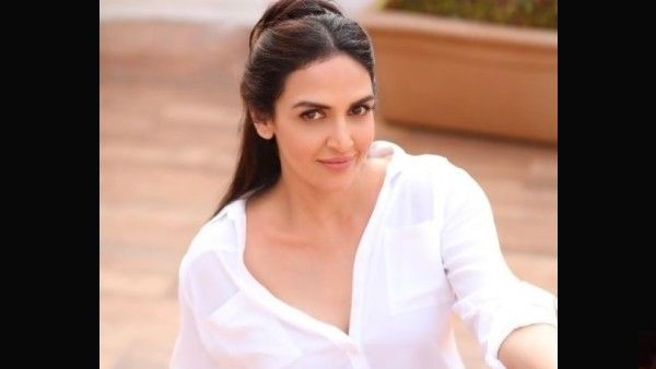 Esha Deol Says She Was Never Treated As A Star Kid In School; 'I Travelled In Rickshaws, Trains'