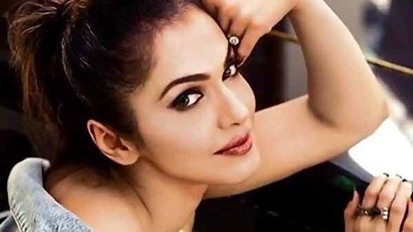 Isha Koppikar Boasts About Shah Rukh Khan; 'He's A Thorough Gentleman And Has An Unparalleled Sense Of Humour'