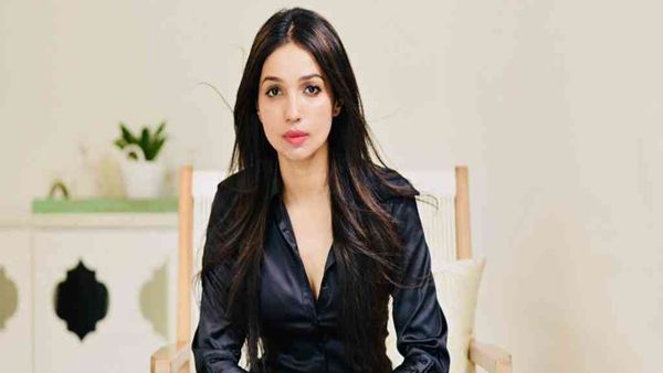 Kanika Dhillon Lashes Out At Delhi Restaurant For Not Allowing Woman Who Wore Saree; Eatery Releases Statement