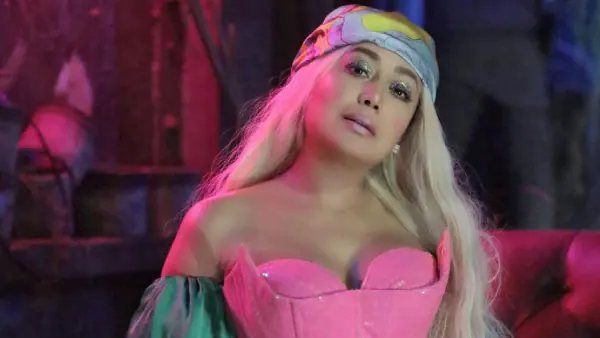 Neha Kakkar Gets Trolled For Her Look In 'Kanta Laga' Music Video, Fans Compare Her To Cardi B & Nicki Minaj