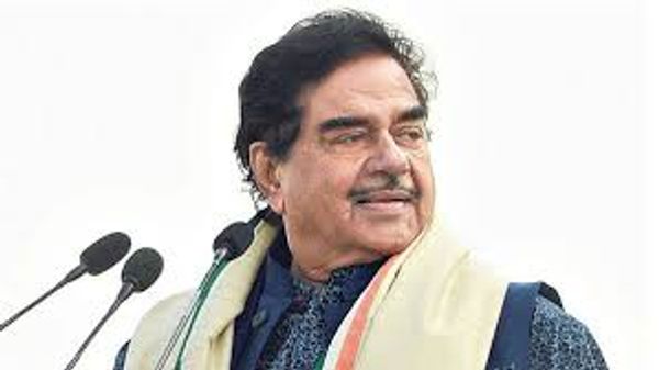 Shatrughan Sinha Is Not Sure If Akshay Kumar & Ranbir Kapoor Will Have Same Impact As Amitabh Bachchan