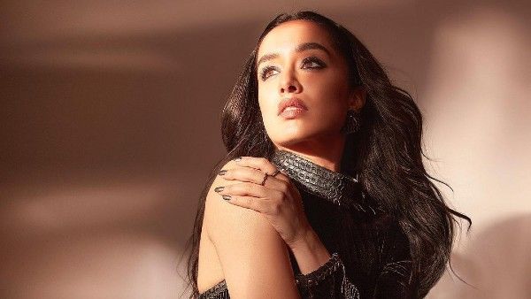 Caught On Camera: Shraddha Kapoor Slammed For Snubbing Poor Old Man Asking For Alms