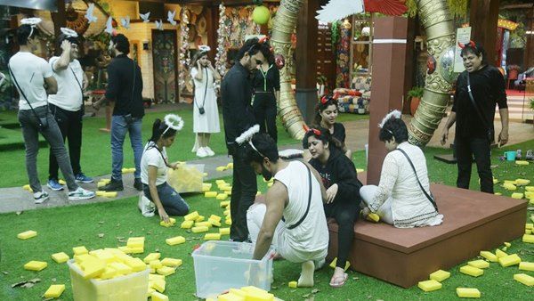 Bigg Boss Marathi 3: Gayatri, Meenal, Sneha & Others Turn Demons; Attack Jay, Mira, Aavishkar And Trupti