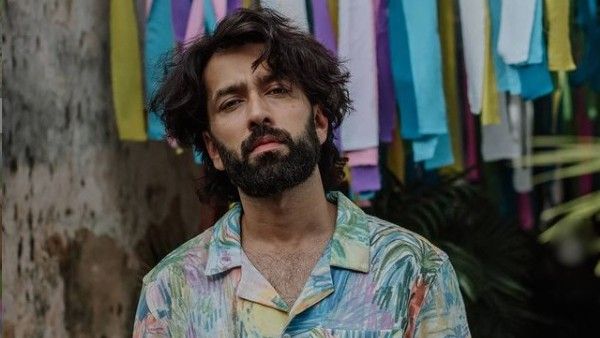 Nakuul Mehta Takes A Dig At Educational App For Halting Ads Featuring Shah Rukh Khan After Aryan's Arrest