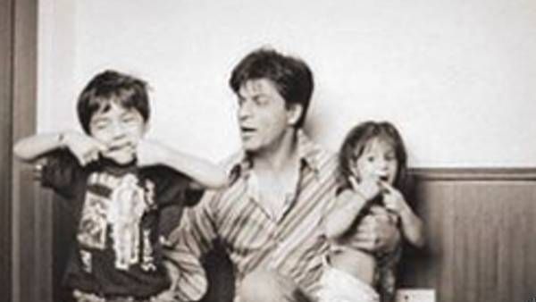 Suhana Khan Shares A Beautiful Throwback Picture With Shah Rukh Khan And Aryan Khan After His Bail