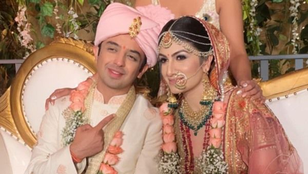 Yeh Rishta Kya Kehlata Hai Fame Ayush Viz Gets Married To Sakshi Kohli; See Wedding Pictures & Videos