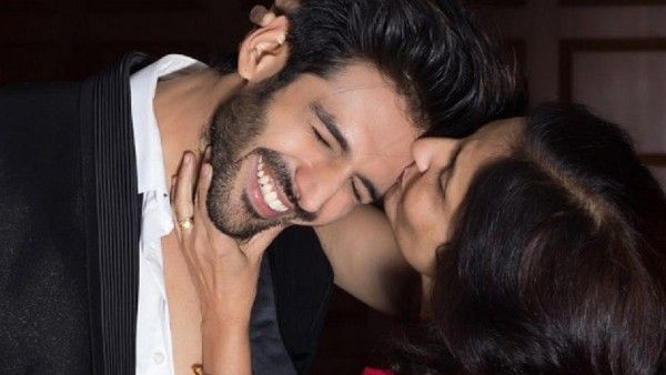 Kartik Aaryan Reveals How He Handles Controversies; 'Meri Mummy Ko Bahut Samjhata Hu'