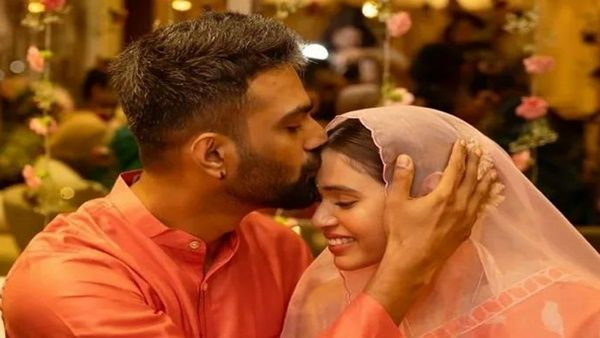Singer Shalmali Kholgade Ties The Knot With Beau Farhan Shaikh In Mumbai; See Wedding Pictures
