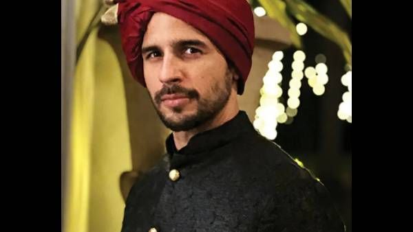 Sidharth Malhotra Sets The Dance Floor On Fire As He Dances On 'Ranjha' At His Cousin's Wedding