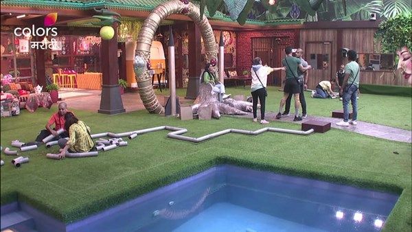 Bigg Boss Marathi 3: Sonali Patil And Mira Jagannath Engage In Ugly Fight