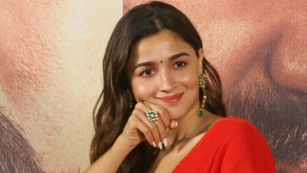 Alia Bhatt Blushes As Reporter Asks If Alphabet 'R' Is Lucky For Her Hinting At Her Affair With Ranbir Kapoor