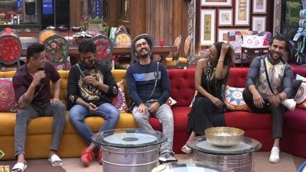 Bigg Boss Marathi 3: Housemates Enjoy Fun Interaction With RJs; Mahesh Manjrekar Pays Surprise Visit