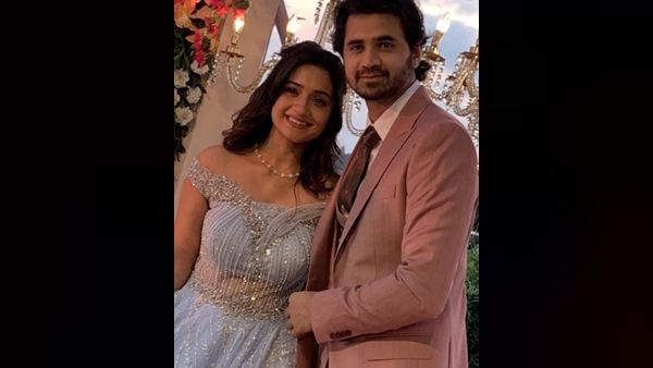 Hruta Durgule Gets Engaged To BF Prateek Shah; Man Udu Udu Zhala Star’s Engagement Pics Go Viral