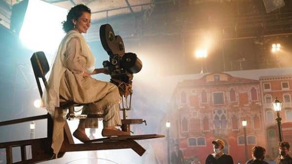 Kangana Ranaut Gets Legendary Filmmaker Bimal Roy's Camera, Is All Set To Direct Emergency