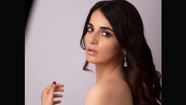 Radhika Madan Wanted To Date Her Best Friend After Watching Jaane Tu Ya Jaane Na; 'I Thought That I Am Aditi'