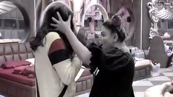 Bigg Boss 15: Rakhi Sawant Pulls Abhijeet Bichukale’s Hair As He Says ‘Ye Pati Hire Karke Layi Hai Kya?’