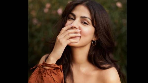 Rhea Chakraborty Shares A Lovely Picture Of Hers With A Heartfelt Message, Calls It 'Year Full Of Healing'