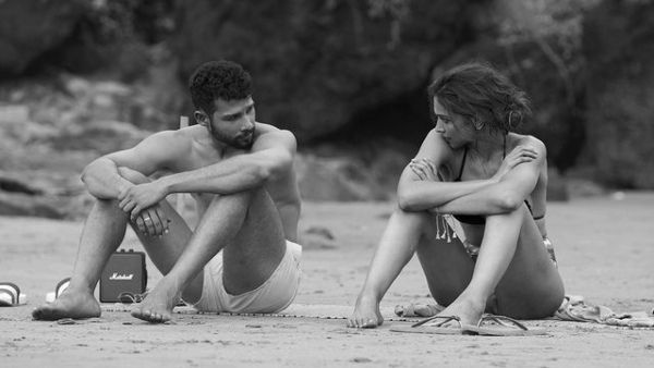 Shakun Batra's Next: Deepika Padukone, Ananya Panday, Siddhant Chaturvedi Share BTS Pics!