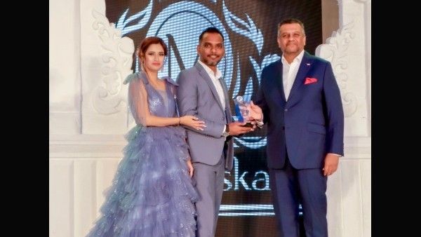 Tushar Kamble Receives An Award For Social Media Influencer In Dubai