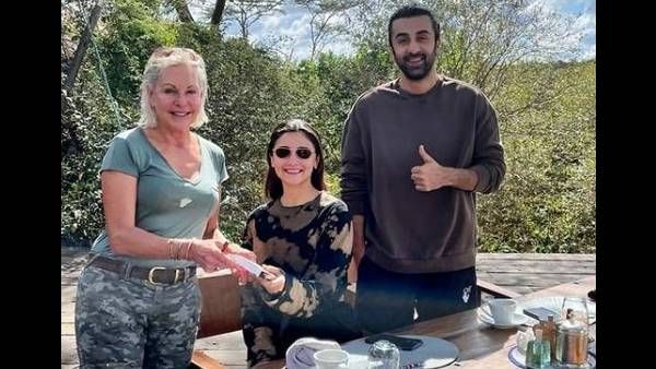 Alia Bhatt And Ranbir Kapoor Are A Happy Couple In This Unseen Pic From Their New Year Getaway