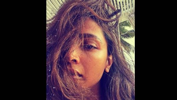 Deepika Padukone Fails At Her Hair Flip, Husband Ranveer Singh Is Nevertheless Mesmerized