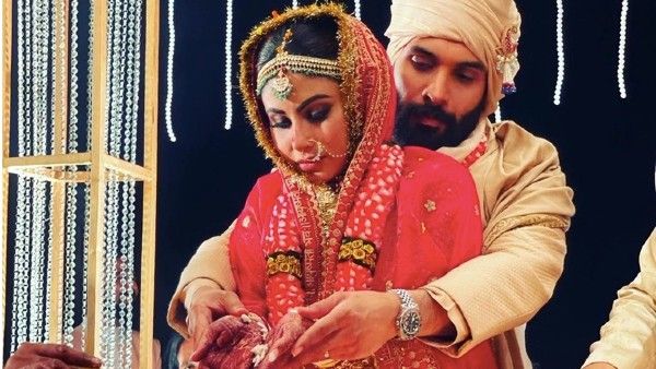 Mouni Roy & Suraj Nambiar Tie The Knot As Per Bengali Rituals, Actress Wears Sabyasachi Lehenga At Her Wedding