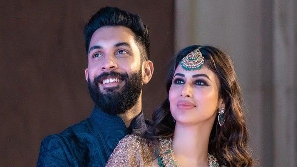 Mouni Roy Celebrates One-Month Wedding Anniversary With Suraj Nambiar By Penning A Romantic Poem For Him