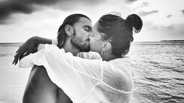 Ranveer Singh And Deepika Padukone Share Steamy Kiss As The Former Praises Her Act In Gehraiyaan