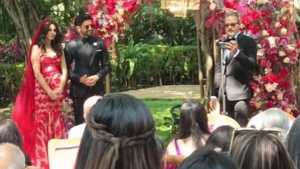 Farhan Akhtar-Shibani Dandekar's First Picture From Wedding Is Out; They Are Now Officially Husband And Wife