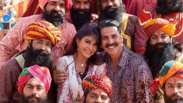 Jacqueline Fernandez Is All Smiles As She Shares A New Picture Of 'Bachchhan Paandey' With Akshay Kumar!
