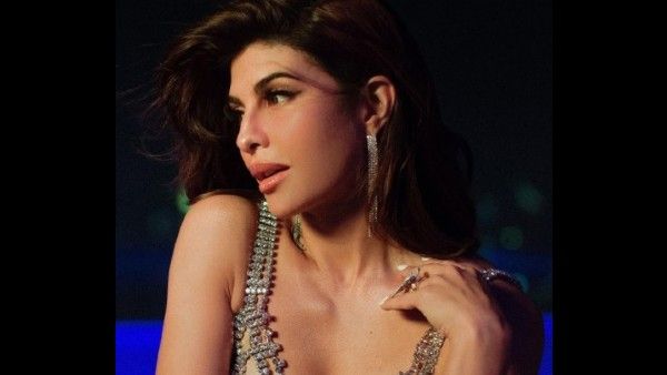 Jacqueline Fernandez Is The Glamour Goddess; Her Still From 'Mud Mud Ke' Is Proof