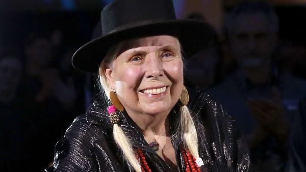 Joni Mitchell Removes Music From Spotify, Joins Neil Young In Protest Over Joe Rogan's Anti-Vax Podcast