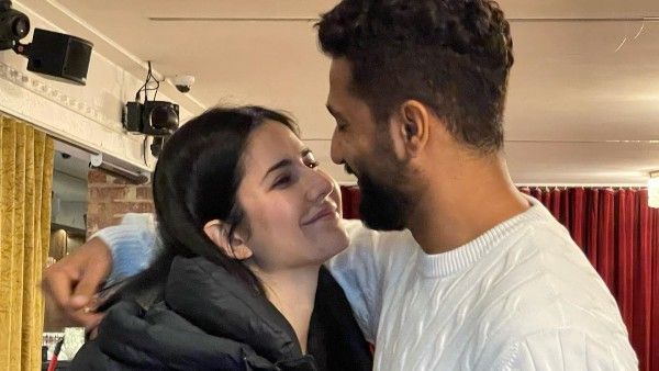 V-Day 2022: Katrina Kaif Says Vicky Kaushal Makes The Difficult Moments Better, As She Gets A Kiss From Him