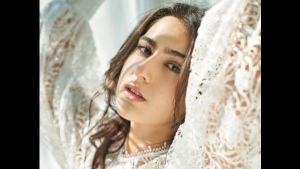 Sara Ali Khan Wants To Stay Away From Remakes For Time Being; Admits She Is 'Greedier For Meaty Parts'
