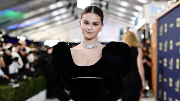 Selena Gomez Apologises After Fans Claimed She Mocked Hailey Baldwin In Recent TikTok Video