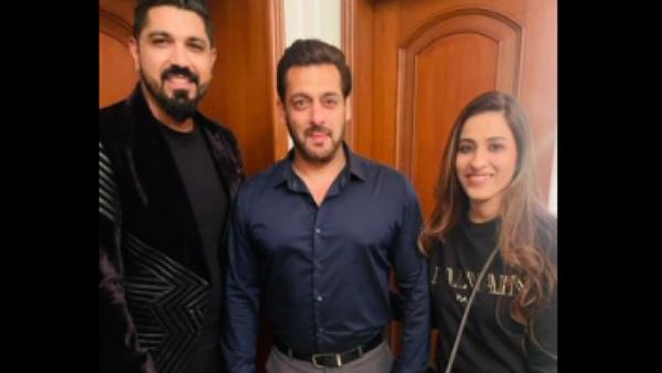 Salman Khan Is A Visual Delight As He Poses With Some Elated Fans On The Sets Of Tiger 3