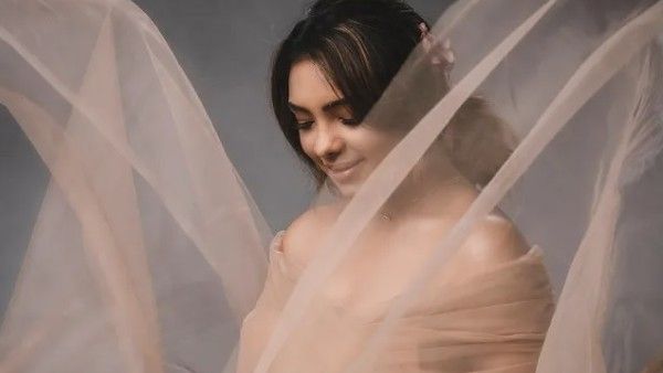 Pooja Banerjee Goes Old School Way! Writes Love Letter To Husband & Reveals Their Baby's Name