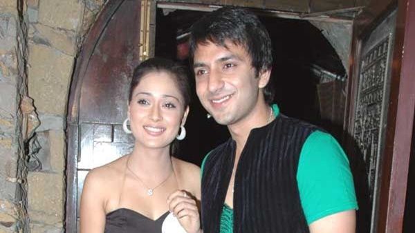 Here’s How Sara Khan Reacted When She Bumped Into Her Ex-Husband Ali Merchant