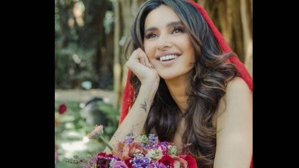 Shibani Dandekar Rubbishes Her Pregnancy Rumours With A Savage Post
