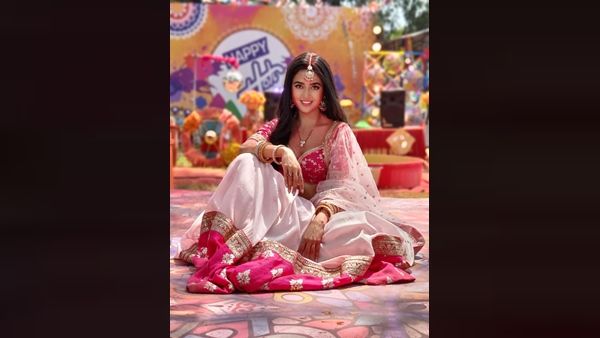Tejasswi Prakash Posts Beautiful Stills From Naagin 6 Sets; Simba Nagpal, Rohit Suchanti & Fans Praise Her