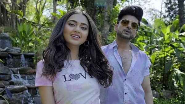 Tejasswi Prakash Complains About Karan Kundrra's ‘Best Boyfriend’ Tag, Says She Wants ‘Best Girlfriend' Tag